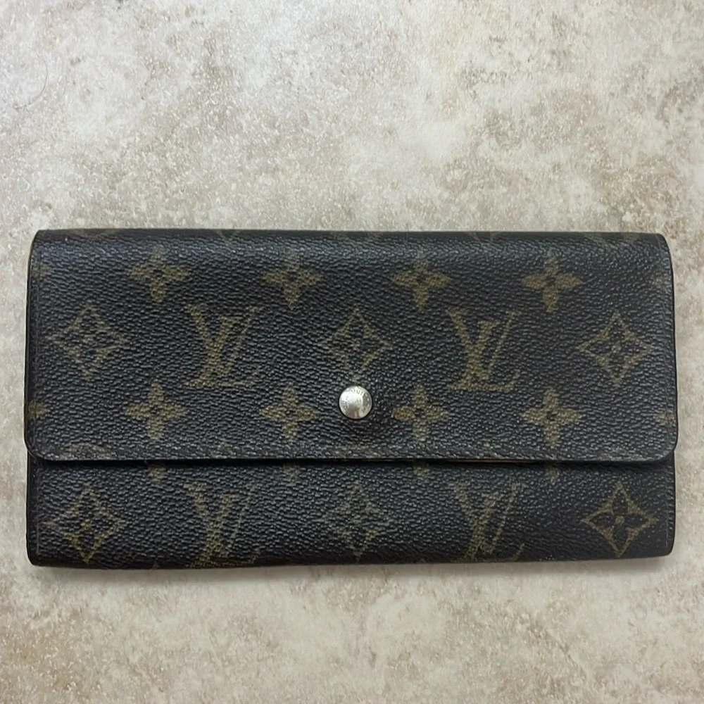 Louis Vuitton monogram authentic long wallet - Picture 1 of 9